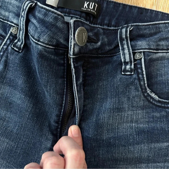 Kut From The Kloth Women’s Medium/Dark Wash Distressed Ankle Jeans Sz 4 GUC - Picture 3 of 9